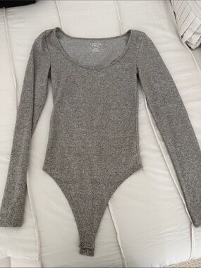 American Eagle Heather Gray Long Sleeve Scoop Neck Bodysuit
